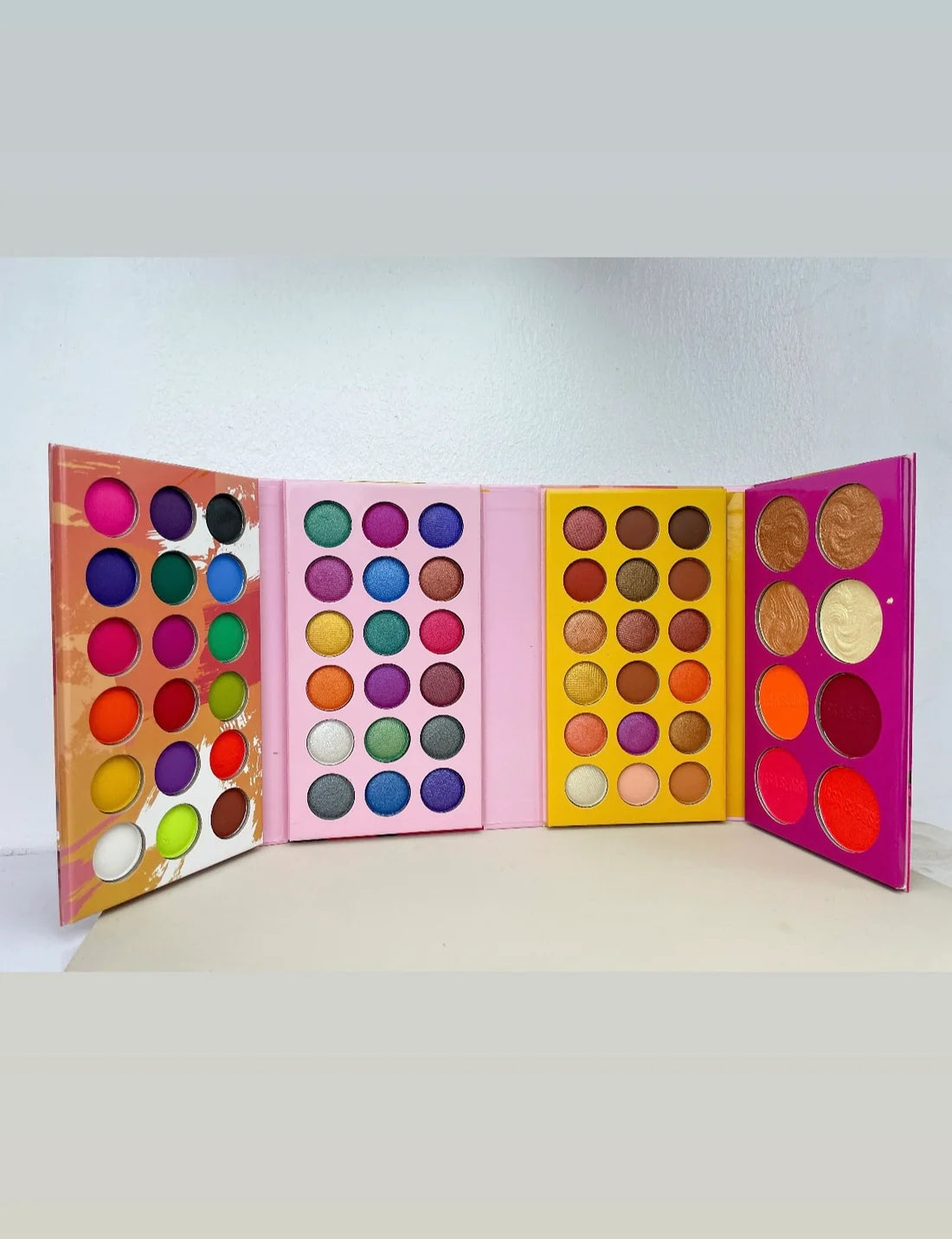 Issa & Dose Drama Queen Eyeshadow Palette