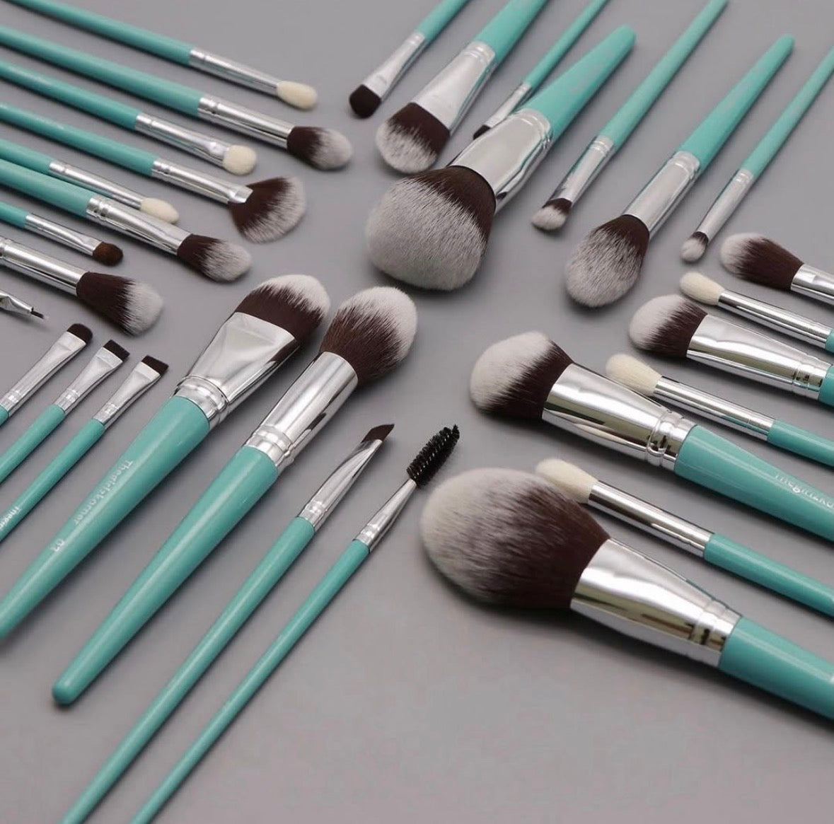 Girlzkorner 32 piece professional brush set